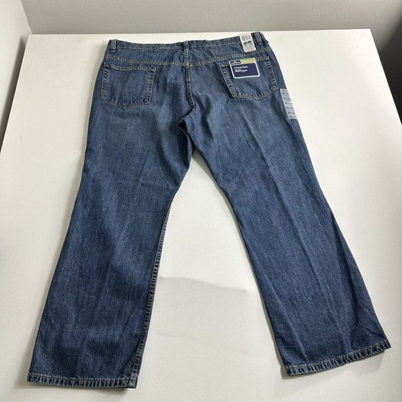 Dockers Jeans Mens Size 44x30 Relaxed Fit Flat Front Medium Wash Denim New - Picture 2 of 8